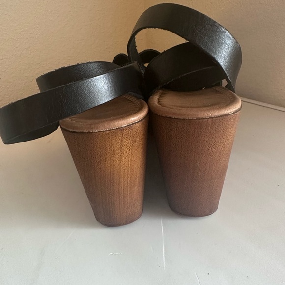 Seychelles Forward Wedge - Picture 4 of 8